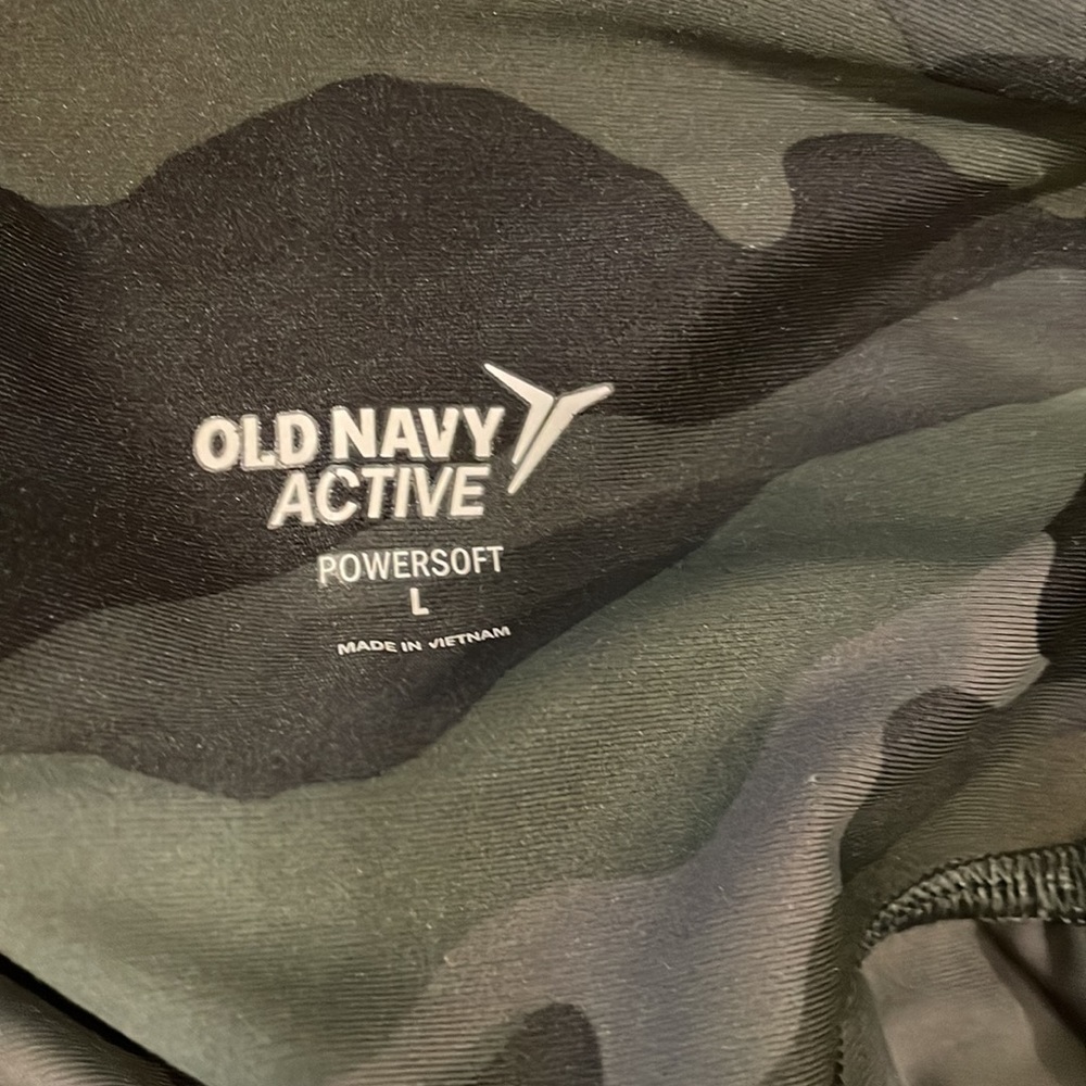 Old Navy Active Camo shin length leggings - Picture 3 of 4